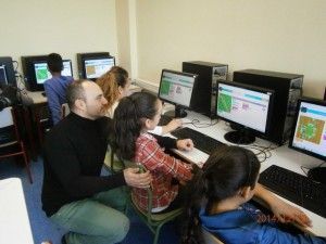 CEIP con dos aulas de informatica bien dotadas