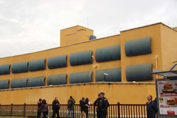 por el cierre de los cie