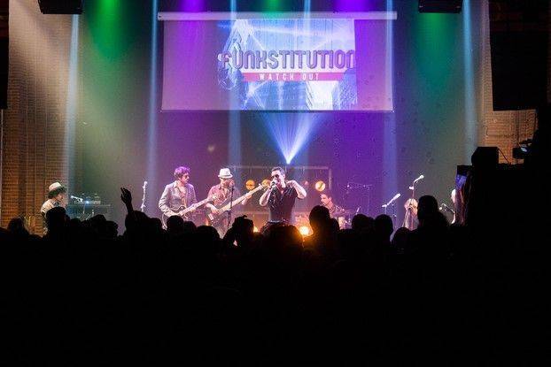 Festival de platos Rotos